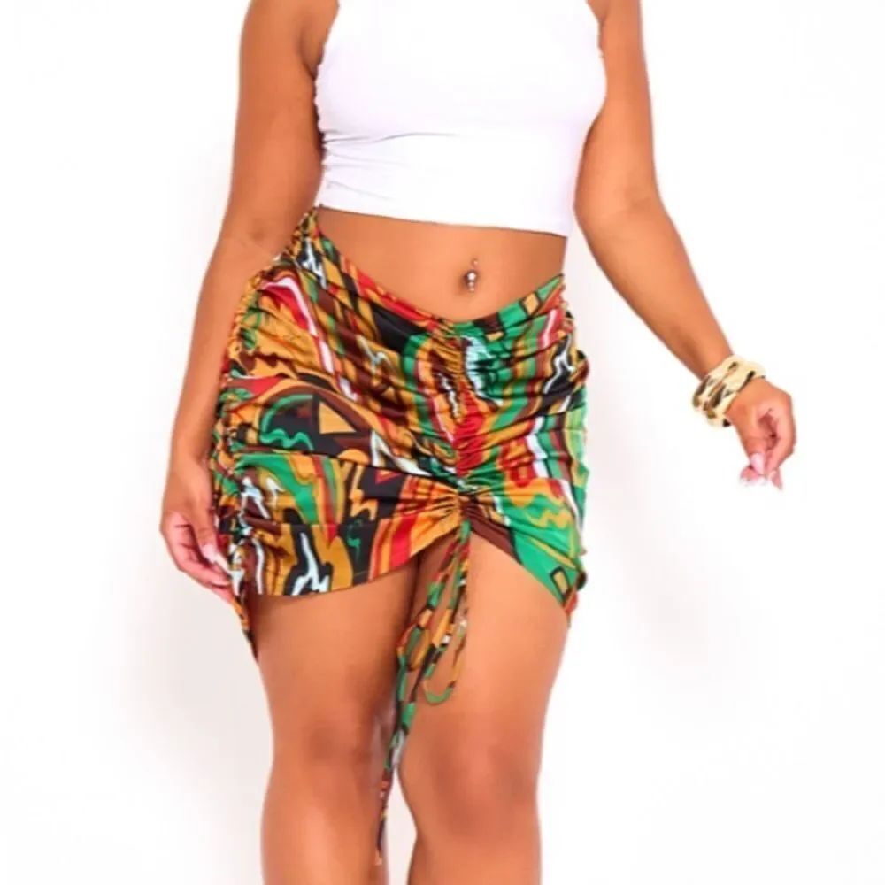 PRETTY LITTLE THING - PLUS MULTI ABSTRACT PRINT RUCHED FRONT SKIRT